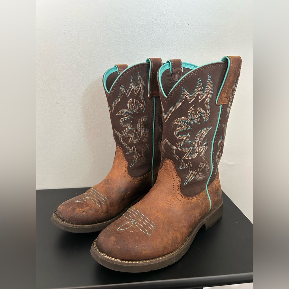 Women's Ariat boots 8